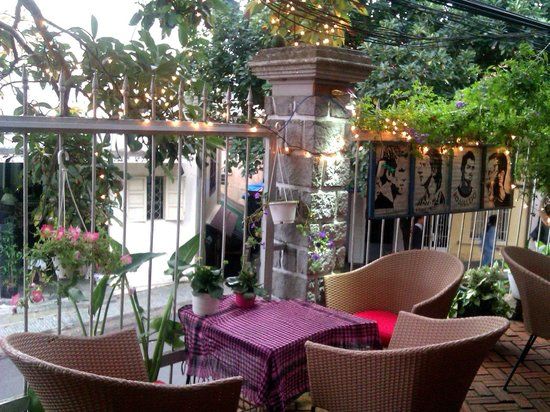 13 Cafe-Bar
